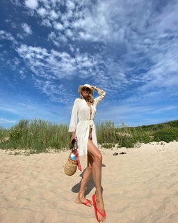 Christie Brinkley feet photo thumbnail