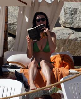 Katy Perry feet photo thumbnail