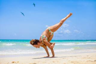 Kino MacGregor feet photo thumbnail