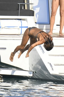 Elisabetta Canalis feet photo thumbnail
