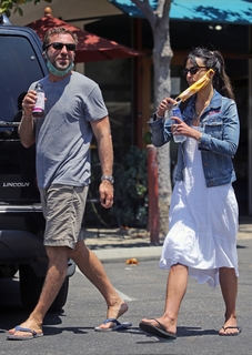 Jordana Brewster feet photo thumbnail