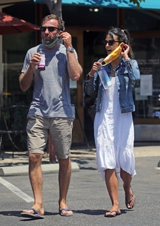 Jordana Brewster feet photo thumbnail