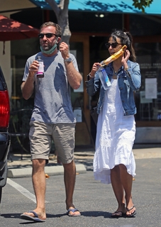 Jordana Brewster feet photo thumbnail