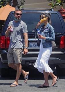 Jordana Brewster feet photo thumbnail
