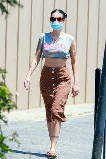 Halsey feet photo thumbnail