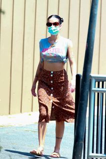 Halsey feet photo thumbnail