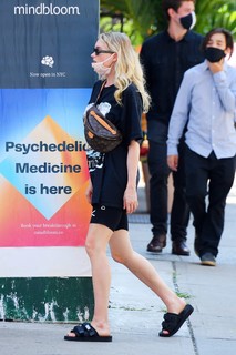 Elsa Hosk feet photo thumbnail