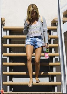 Ashley Tisdale feet photo thumbnail