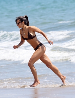 Jordana Brewster feet photo thumbnail