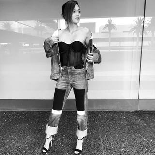 Erin Lim feet photo thumbnail