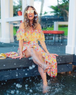 Lili Estefan feet photo thumbnail