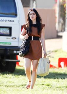 Lily Collins feet photo thumbnail