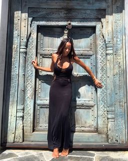 Dania Ramirez feet photo thumbnail