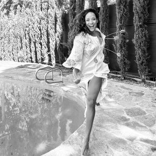 Dania Ramirez feet photo thumbnail