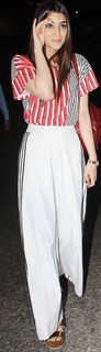 Kriti Sanon feet photo thumbnail