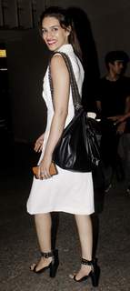Kriti Sanon feet photo thumbnail