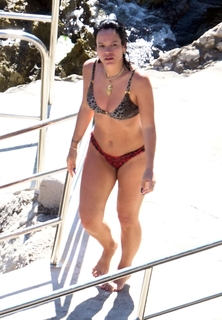 Lily Allen feet photo thumbnail