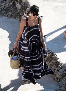 Lily Allen feet photo thumbnail
