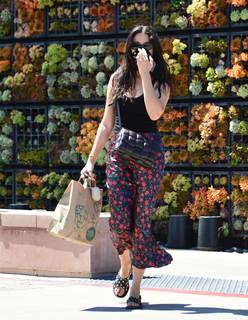 Jessica Gomes feet photo thumbnail
