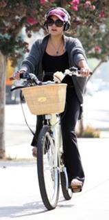 Vanessa Hudgens feet photo thumbnail
