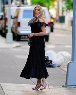 Elsa Hosk feet photo thumbnail