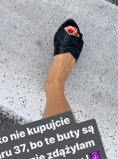 Anna Mucha feet photo thumbnail