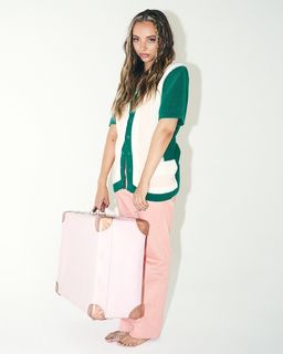 Jade Thirlwall feet photo thumbnail