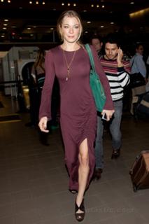 LeAnn Rimes feet photo thumbnail