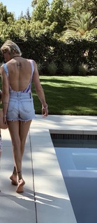 Katie Cassidy feet photo thumbnail