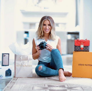Jessie James Decker feet photo thumbnail