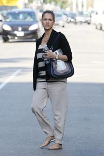 Jessica Alba feet photo thumbnail