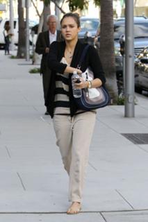 Jessica Alba feet photo thumbnail