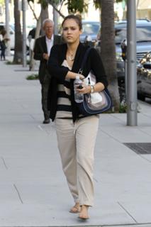 Jessica Alba feet photo thumbnail