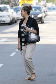 Jessica Alba feet photo thumbnail