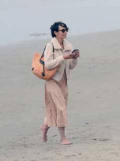 Jordana Brewster feet photo thumbnail