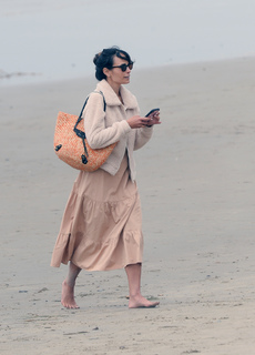 Jordana Brewster feet photo thumbnail
