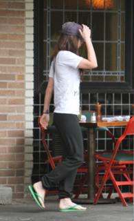Megan Fox feet photo thumbnail
