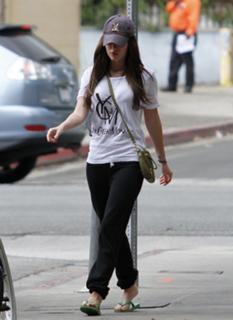 Megan Fox feet photo thumbnail