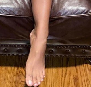 Angela Yee feet photo thumbnail