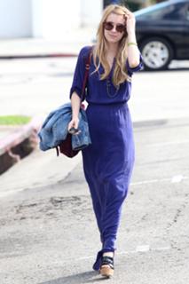 Emma Roberts feet photo thumbnail
