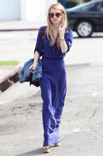 Emma Roberts feet photo thumbnail