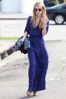 Emma Roberts feet photo thumbnail