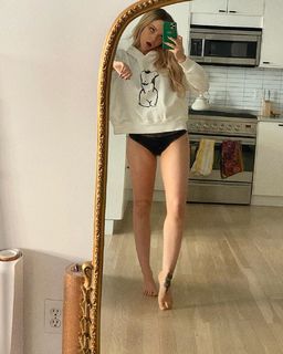 Dove Cameron feet photo thumbnail