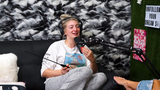 Gabbie Hanna feet photo thumbnail