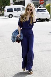 Emma Roberts feet photo thumbnail