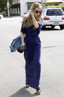 Emma Roberts feet photo thumbnail
