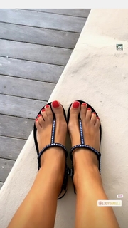 Anna Safroncik feet photo thumbnail