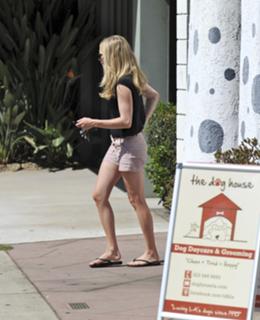 Amanda Seyfried feet photo thumbnail