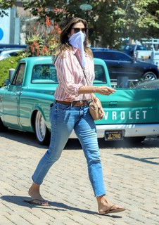 Cindy Crawford feet photo thumbnail