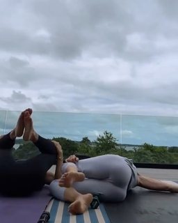 Naomi Watts feet photo thumbnail